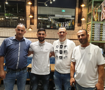 מסאלחה במעמד החתימה