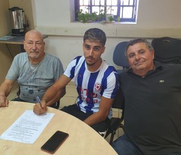 גנון במעמד החתימה