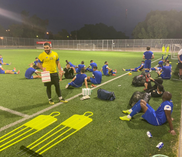 שחקני עירוני בסוף האימון באשדוד (אביחי דלאל)