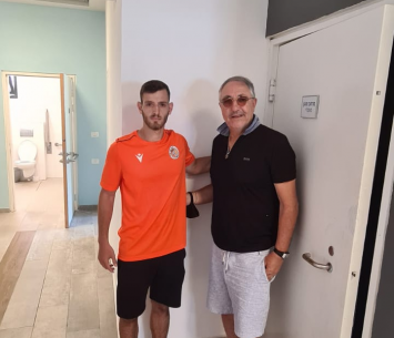 קדרון במעמד החתימה