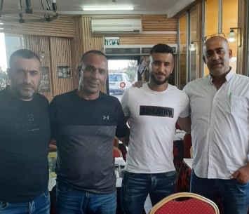 החלוץ במעמד החתימה