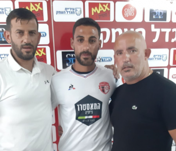 בן מנשה לצד המנכ