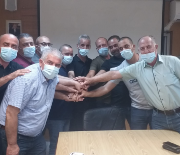 ראשי שני המועדונים בחתימה