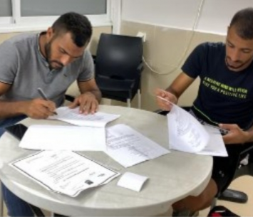 עמאש ומנסור במעמד החתימה