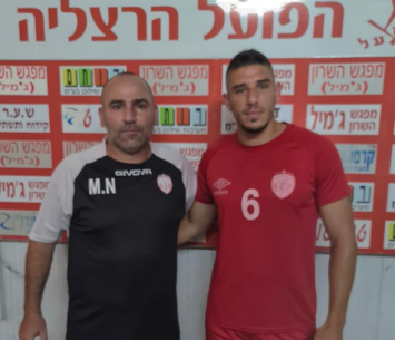 אבליאב לצד מאמנו מומו ניסטל