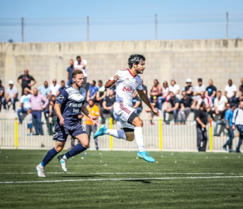 מודע למגבלות. קדוסי (PayPerLens)