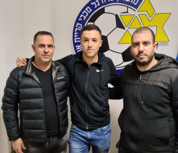 לב טוב במעמד החתימה