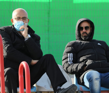 האדיה ביציע במשחק של ריינה 