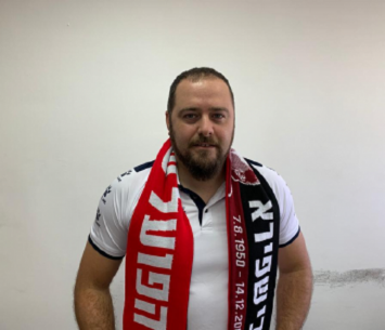 מרגיש תסכול. פרו