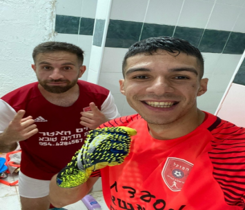 שחקני טובא, השוער אחמד חוגיראת ובילאל שיני חוגגים אחרי הניצחון