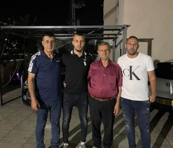 סבע במעמד החתימה