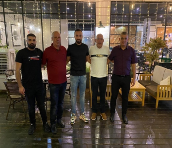 עבאס במעמד החתימה