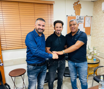 שלעאטה במעמד החתימה