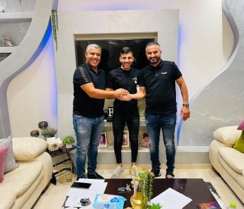 שלאעטה במעמד החתימה