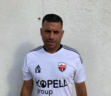 הוא אדום. בראון