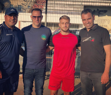 פרץ במעמד החתימה