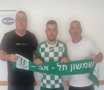 גיגי במעמד החתימה 