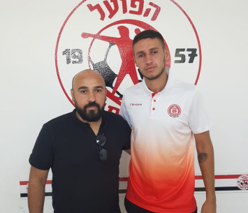 אזולאי במעמד החתימה