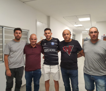 הבלם במעמד החתימה