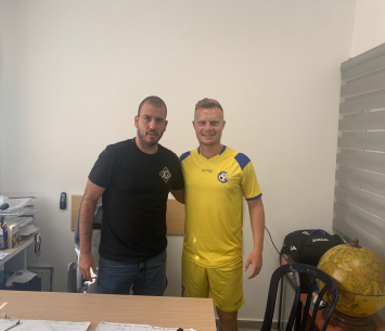 פרידריך במעמד החתימה 