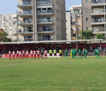 ניצחון חשוב לשמשון. שחקני הקבוצות בפתיחת המשחק