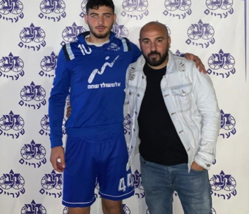 ביחד עם סוכנו. טטרואשוילי