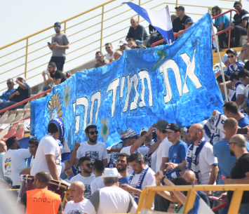 זועמים על המאמן. אוהדי שעריים (Payperlens)