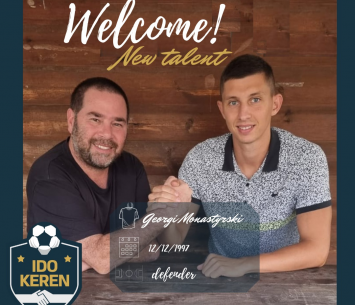 מוניסטירסקי במעמד החתימה