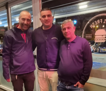 זועבי במעמד החתימה