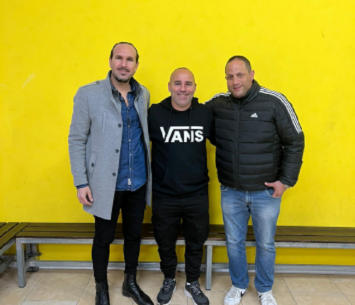 נתקע בליגה א'. ניסטל במעמד החתימה 