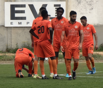 ניצחון חשוב. שחקני כפר שלם (רועי אסף)