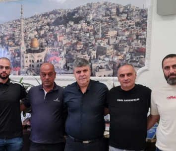 שמעון הדרי במעמד החתימה