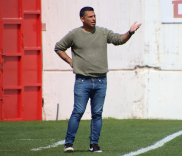 נשאר בשרון. בראון