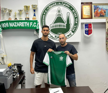 דרורי במעמד החתימה