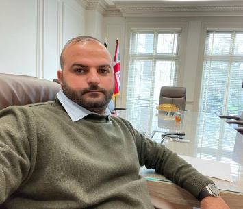 כנה כתמיד. סרסור