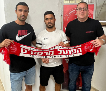 ארביב במעמד החתימה