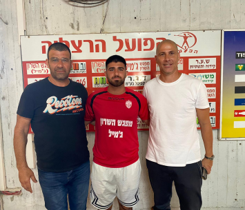 מוגרבי במעמד החתימה