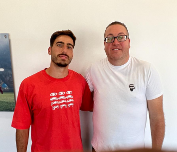 אשכנזי במעמד החתימה