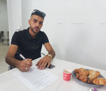 קשוע במעמד החתימה