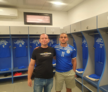 חן במעמד החתימה