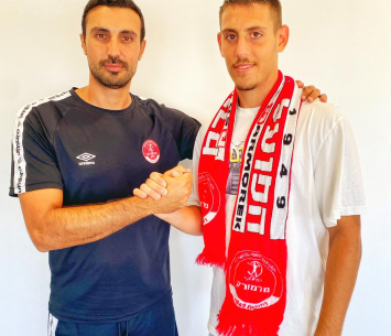 הבלם במעמד החתימה