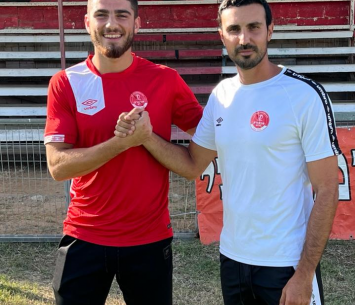 חמודה במעמד החתימה