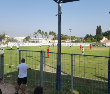 לא מספיק צמוד