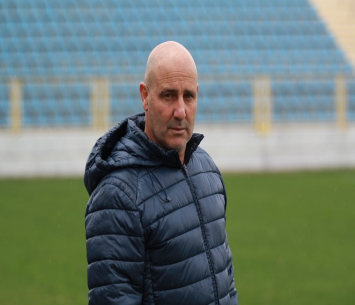 לא מוותר על שום משחק. בנודיס