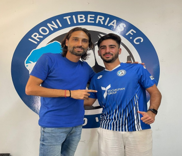 רועי בן דוד לצד סוכנו, ברק בדש (צילום: מדיה עירוני טבריה)