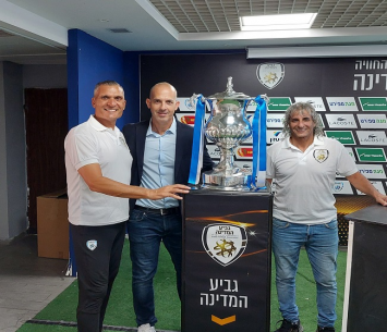 הגרלה מעניינת סיפקו לנו. מנחה ההגרלה ניב זהבי וכדורגלני העבר, שולי גילארדי ואבינועם מליחי 