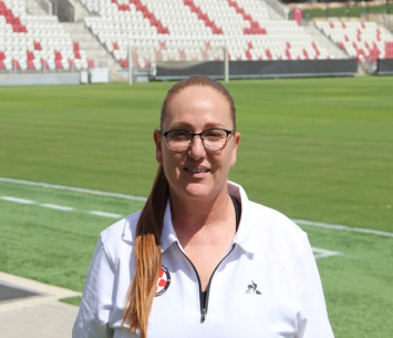 האישה הראשונה בצוות מקצועי של קבוצת גברים מקצועית. איריס אנטמן (מדיה הפועל נוף הגליל)