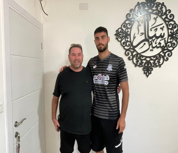 בר במעמד החתימה