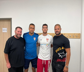 שלום במעמד החתימה