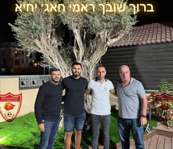 חאגי יחיא במעמד החתימה